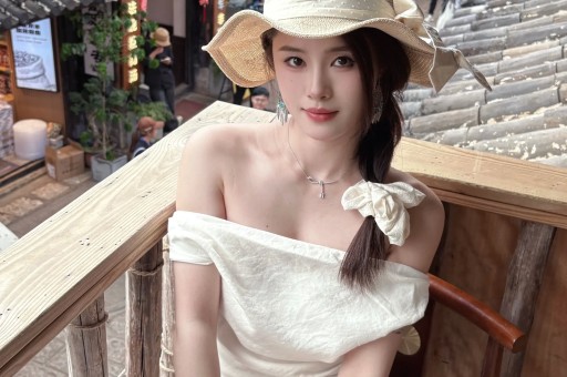 德云社孙越近期陷入耍大牌争议事发停车场路人偶遇上前问好索要签名虽口头应声却未停下脚步径直上车离开这段视频流出后引发网友