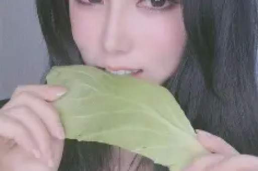 结婚几十年零绯闻看清何冰妻子是谁后才懂他为何不敢乱来
